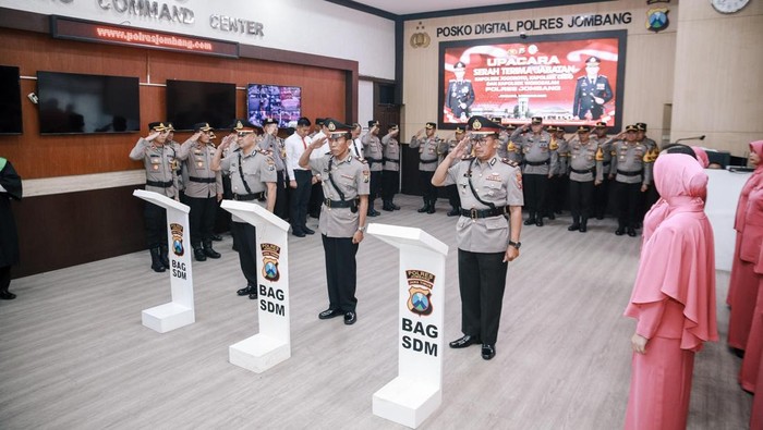 Tiga kapolsek di Jombang dirotasi