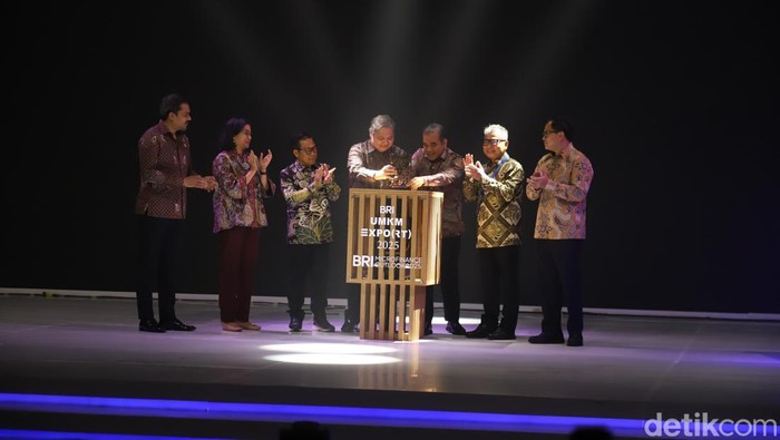 BRI UMKM EXPO(RT) 2025 hadir dengan melibatkan 1.000 UMKM unggulan. Berlangsung 30 Januari - 2 Februari 2025 di ICE BSD, acara ini dihadiri lebih dari 63 ribu pengunjung.