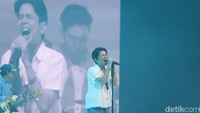 Penampilan Juicy Luicy meramaikan gelaran hari pertama BRI UMKM EXPO(RT) 2025. Selain Juicy Luicy, BRI UMKM EXPO(RT) menyuguhkan live music performance dari berbagai musisi ternama lainnya, mulai dari Maliq D’Essentials, Sal Priadi, Bernadya, Ghea Indrawari, Tulus, Andmesh hingga Lyodra.