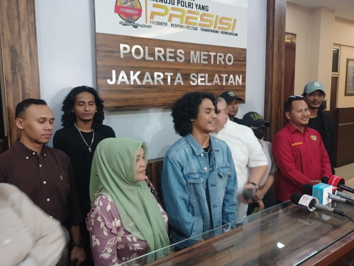 Vadel Badjideh Diperiksa di Polres Metro Jakarta Selatan pada Senin (3/2/2025).