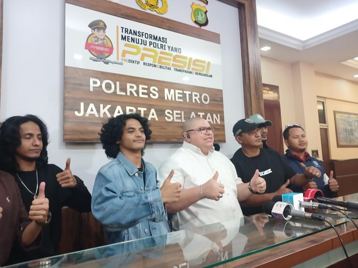 Vadel Badjideh Diperiksa di Polres Metro Jakarta Selatan pada Senin (3/2/2025).