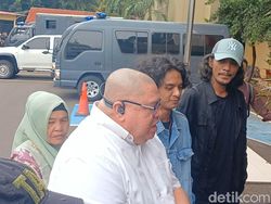 Vadel Badjideh dan Kakak Jalani Pemeriksaan Laporan Ayahnya ke Nikita Mirzani