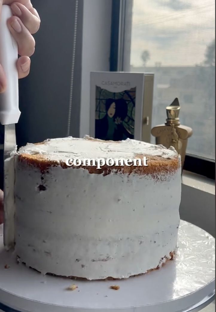 Viral! Baker Ini Bikin Kue Terinspirasi Harumnya Aroma Parfum