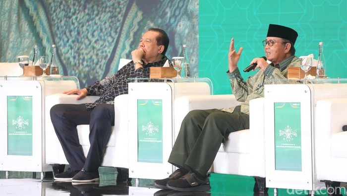 Burhanuddin Abdullan (kanan) selaku panelis dalam sesi diskusi Sarasehan Ulama di The Sultan Hotel, Selasa (4/2/2025).