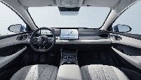 Mobil hibrida itu hadir dengan nama BYD Seal 05 DM-I dan menggunakan teknologi plug-in hybrid. Meski baru akan meluncur pekan depan, namun keran pemesanannya sudah dibuka melalui skema prebook sejak bulan lalu. Foto: Doc. BYD.
