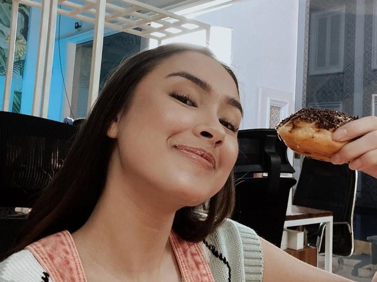 Caitlin Halderman A Business Proposal Jajan Pisang Goreng hingga Donat