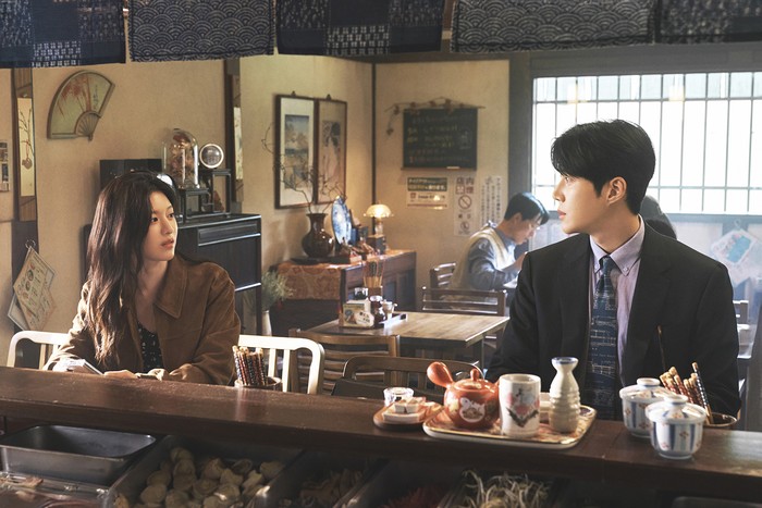 Cuplikan adegan drama Korea Can This Love Be Translated? diperankan Kim Seon Ho dan Go Youn Jung. Tayang di Netflix kuarter IV tahun 2025.
