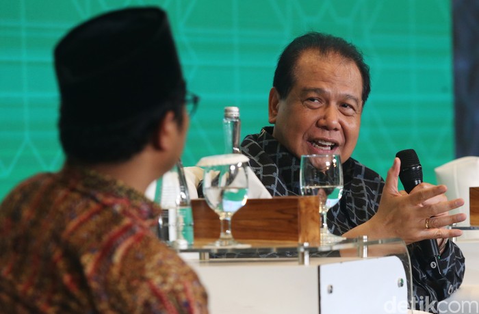 Founder & Chairman CT Corp, Chairul Tanjung menjadi narasumber Sarasehan Ulama. CT mengatakan, umat muslim harus bisa menguasai 36% perekonomian nasional.