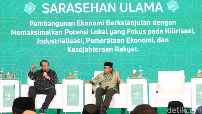 CT Ungkap Peran Ulama Dorong Perekonomian Umat di Sarasehan Ulama Founder & Chairman CT Corp, Chairul Tanjung menjadi narasumber Sarasehan Ulama. CT mengatakan, umat muslim harus bisa menguasai 36% perekonomian nasional.