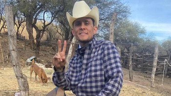 Mau naik kuda beneran. Foto: Ernesto Magallanes via Bored Panda