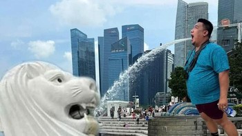 Dapatkah kamu membuatnya seperti sedang menangkap semburan air dari patung singa tersebut? Foto: Linus Gordon via Bored Panda