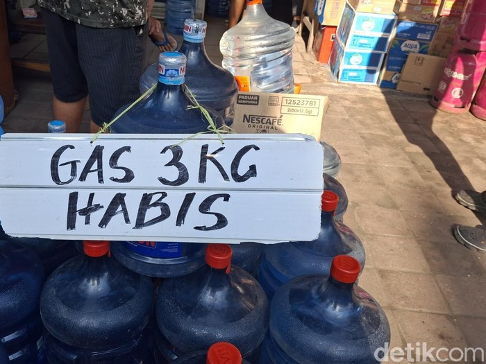 Gas LPG langsung ludes tak lama setelah pasokan datang, Selasa (4/2/2025).