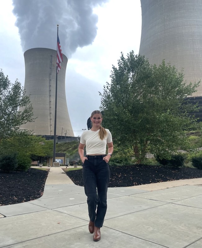 Grace juga berusaha mematahkan stereotip bahwa industri nuklir hanya untuk pria atau mereka yang memiliki gelar tinggi. Menurutnya, pekerjaan di pembangkit nuklir memerlukan berbagai latar belakang keahlian, bukan hanya insinyur. Foto: dok. Instagram @grace.stanke