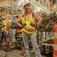 Ketertarikan Grace pada teknik nuklir bermula dari kisah pribadi. Ayahnya, seorang insinyur sipil, berhasil sembuh dari kanker dua kali berkat teknologi nuklir. Pengetahuan ini membuatnya menyadari potensi besar nuklir dalam mendukung kehidupan manusia. Foto: dok. Instagram @grace.stanke