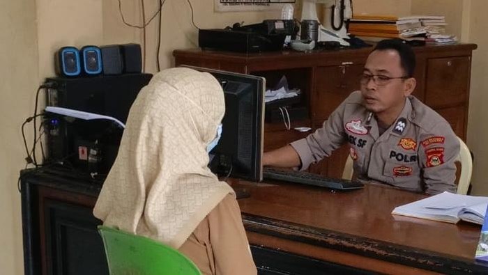 Guru di Palembang melaporkan penyekapan dan pengancaman oleh rekan seprofesinya.