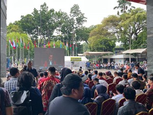 MK Fasilitasi Nobar Sidang Putusan Sela Sengketa Pilkada di Halaman