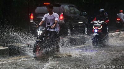 Hujan Deras, Jalan RC Veteran Jaksel Tergenang