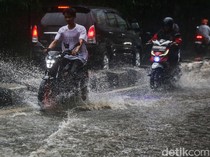 Hujan Deras, Jalan RC Veteran Jaksel Tergenang
