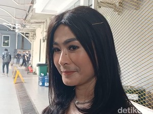 Cerita Seru Iis Dahlia Usai Facelift di Korea