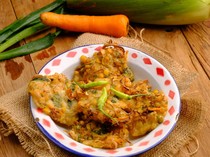 Menu Harian Ramadan 2: Berbuka dengan Bakwan Jamur Tiram dan Oseng Udang Pedas