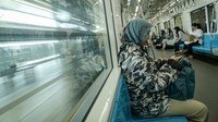 Badan Pusat Statistik DKI Jakarta mencatat jumlah penumpang MRT pada Desember 2024 mencapai 3,59 juta orang atau naik 2,17 persen dibanding November 2024 yakni 3,51 juta orang. 