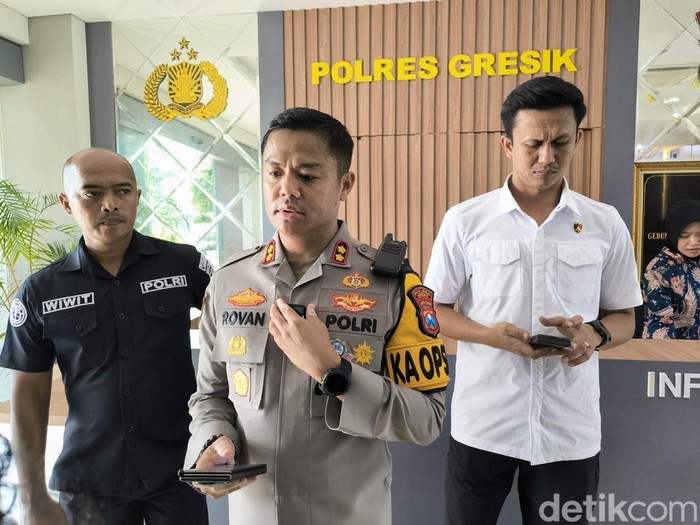 Kapolres Gresik AkBP Rovan Richard Mehenu