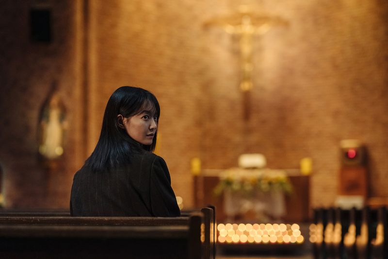 Adegan dalam drama Korea terbaru Netflix Karma. Rencananya drakor ini akan tayang kuarter II tahun 2025.