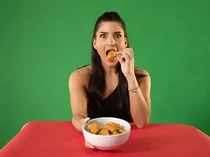 Keren! 5 Orang Ini Habiskan Ratusan Porsi Makanan Dalam Hitungan Menit