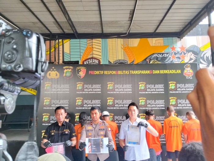 Keterangan pers Polsek Kelapa Gading mengenai prostitusi di apartemen. (Dok Istimewa)