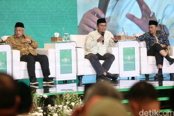 Ketua PBNU Rumadi Ahmad (tengah) dalam acara Sarasehan Ulama di The Sultan Hotel & Residence Jakarta , Selasa (4/2/2025).