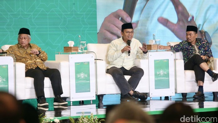 Ketua PBNU Rumadi Ahmad (tengah) dalam acara Sarasehan Ulama di The Sultan Hotel & Residence Jakarta , Selasa (4/2/2025).