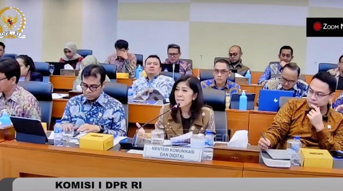 Komisi I DPR rapat kerja dengan Menkomdigi