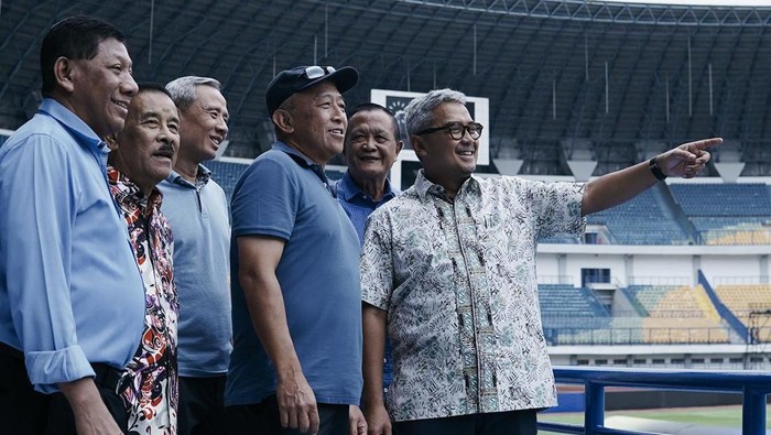 Kunjungan Wali Kota Bandung terpilih M Farhan ke Stadion GBLA