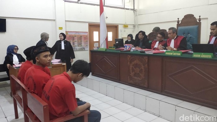 Lima terdakwa penganiaya tahanan Rutan Pakjo dituntut 13 tahun penjara.