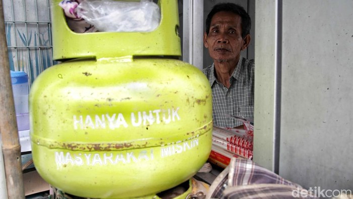 Kelangkaan LPG 3 kg mulai terjadi di sejumlah tempat. Salah satunya di kawasan Sunter Agung, Jakarta Utara.