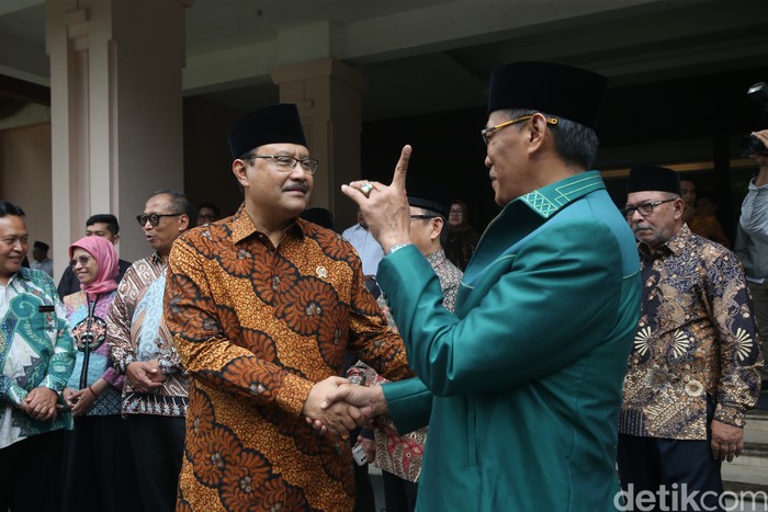Mensos Saifullah Yusuf (Gus Ipul) saat hadir di acara Sarasehan Ulama NU di The Sultan Hotel & Residence, Jakarta, Selasa (4/2/2025).