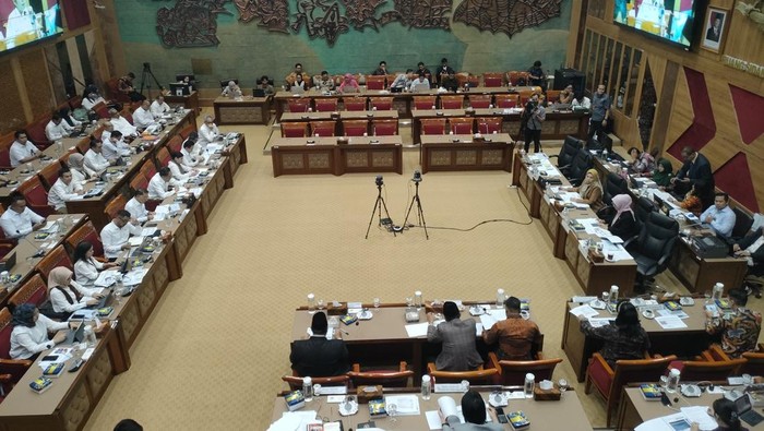 Menteri Budaya Fadli Zon rapat bersama Komisi VIII DPR