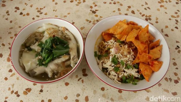 Mie Akup Bandung.