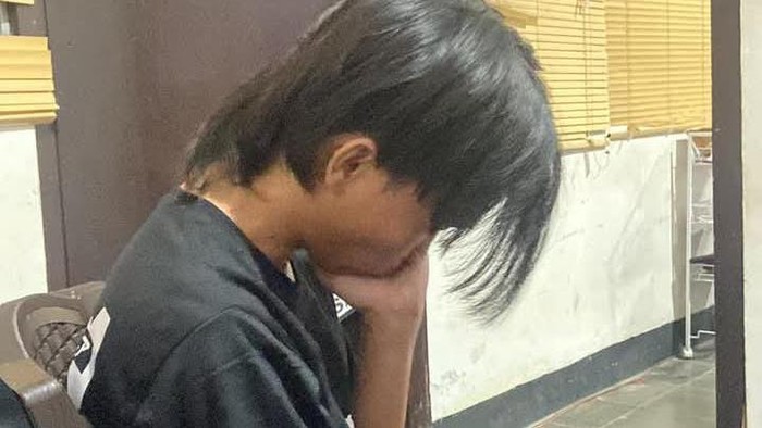 Sopir travel asal Kabupaten Gorontalo, Azriel A Billyford Waruis (25) tewas ditikam oleh penumpangnya, Stivianus Tombokan Sumanti (21) di Kabupaten Minahasa.