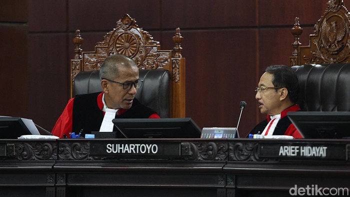 Mahkamah Konstitusi (MK) menggelar sidang pengucapan putusan sela (dismissal) sengketa Pilkada 2024. Ada 310 perkara perselisihan yang disidangkan.