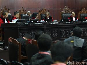 Hari Pertama Putusan Sela, MK Tolak 10 Gugatan Asal Jatim