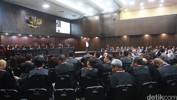 Mahkamah Konstitusi (MK) menggelar sidang pengucapan putusan sela (dismissal) sengketa Pilkada 2024. Ada 310 perkara perselisihan yang disidangkan.