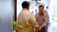 Selain membahas produksi beras, pertemuan ini juga menyoroti kesiapan pangan menjelang bulan Ramadan. Pemerintah memastikan stok beras aman dengan cadangan 2 juta ton di Bulog.