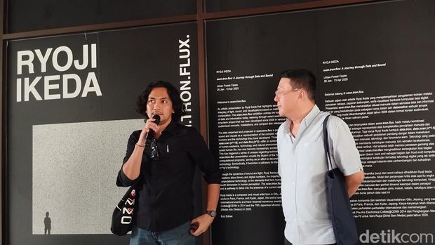 Pameran Tunggal Seniman Jepang Ryoji Ikeda Digelar di Urban Forest Cipete hingga 13 April 2025.