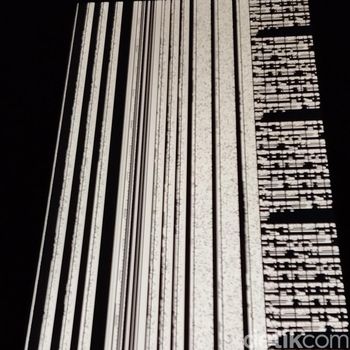 Pameran Tunggal Seniman Jepang Ryoji Ikeda Digelar di Urban Forest Cipete hingga 13 April 2025.