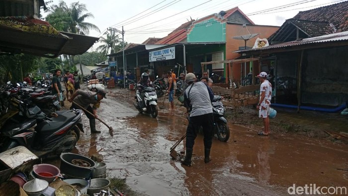 pascabanjir setinggi 1 meter di situbondo