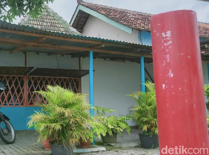Patok pelebaran jalan Ki Ageng Gribig, Kabupaten Klaten, Selasa (4/2/2025).