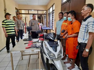 Gasak Motor dengan Modus Minta Tolong, 2 Pria di Surabaya Dibekuk