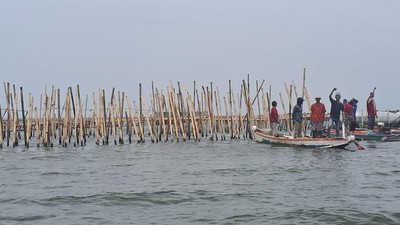 Penampakan Pagar Laut Bekasi 581 Hektare!