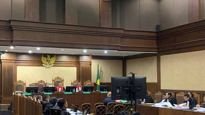 Pengacara Dini Sera, Meigi Angga, saat menjadi saksi sidang kasus suap vonis bebas Ronald Tannur (Mulia/detikcom)